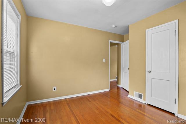 Builiding view fifteen for 3130 Chestnut, Dearborn, MI. 48124