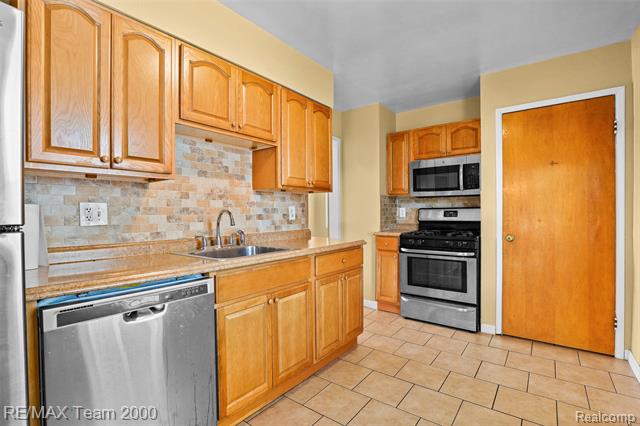 Builiding view seven for 3130 Chestnut, Dearborn, MI. 48124