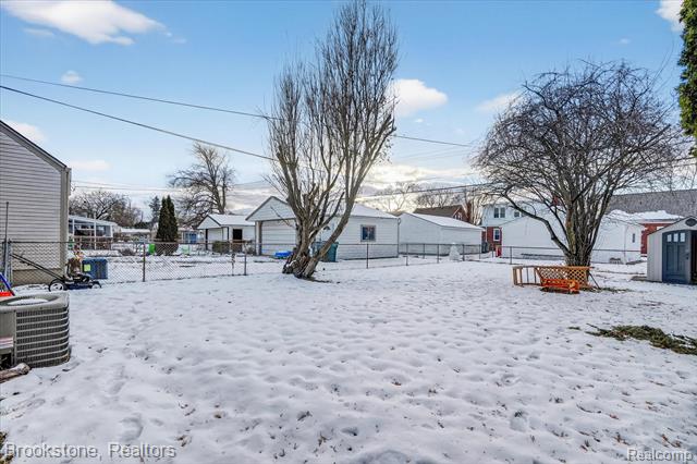 Builiding view thirty eight for 3530 Roosevelt, Dearborn, MI. 48124