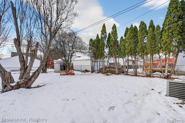 Builiding view thirty seven for 3530 Roosevelt, Dearborn, MI. 48124