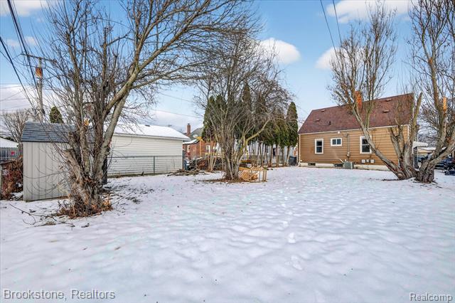 Builiding view thirty six for 3530 Roosevelt, Dearborn, MI. 48124