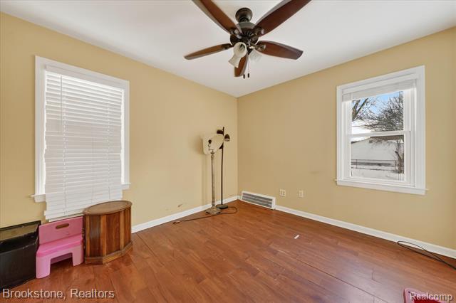 Builiding view twenty four for 3530 Roosevelt, Dearborn, MI. 48124