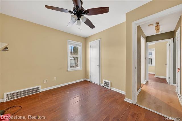 Builiding view twenty one for 3530 Roosevelt, Dearborn, MI. 48124