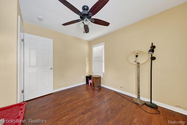 Builiding view twenty three for 3530 Roosevelt, Dearborn, MI. 48124