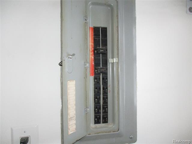 Builiding view eleven for 24411 Union, Dearborn, MI. 48124