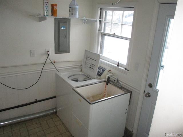 Builiding view thirteen for 24411 Union, Dearborn, MI. 48124