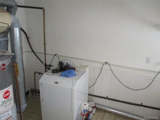 Builiding view twelve for 24411 Union, Dearborn, MI. 48124