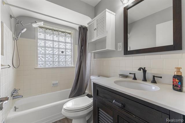 Builiding view fifteen for 20447 Carlysle, Dearborn, MI. 48124