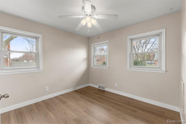 Builiding view seventeen for 20447 Carlysle, Dearborn, MI. 48124