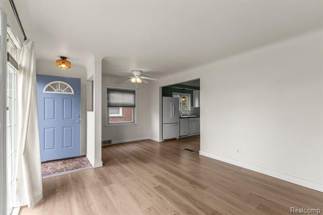 Builiding view six for 20447 Carlysle, Dearborn, MI. 48124