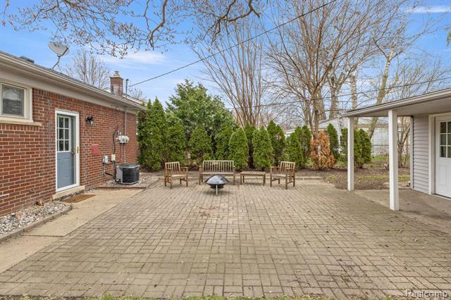 Builiding view twenty eight for 20447 Carlysle, Dearborn, MI. 48124