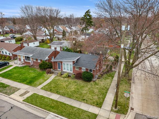 Builiding view twenty six for 20447 Carlysle, Dearborn, MI. 48124