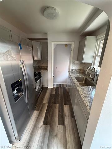 Builiding view three for 24130 Ross, Dearborn, MI. 48124