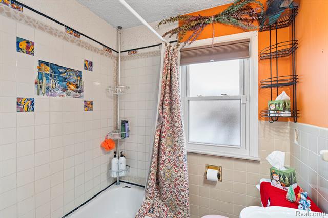 Builiding view eight for 3201 Croissant, Dearborn, MI. 48124