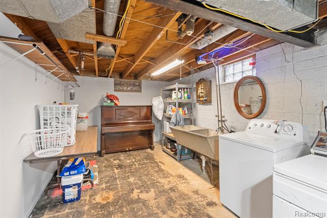 Builiding view fifteen for 3201 Croissant, Dearborn, MI. 48124