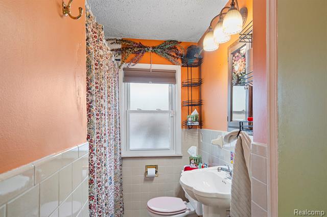 Builiding view six for 3201 Croissant, Dearborn, MI. 48124