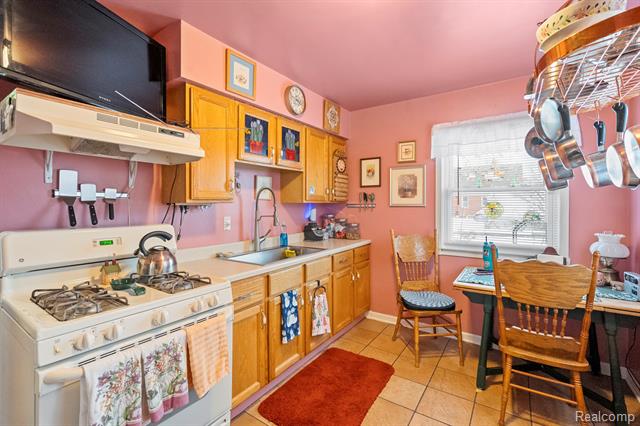 Builiding view ten for 3201 Croissant, Dearborn, MI. 48124