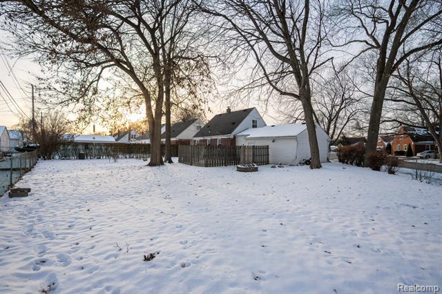Builiding view twenty nine for 3201 Croissant, Dearborn, MI. 48124