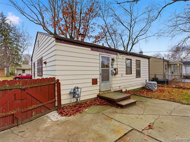 Builiding view fifteen for 1811 E Marshall, Ferndale, MI. 48220