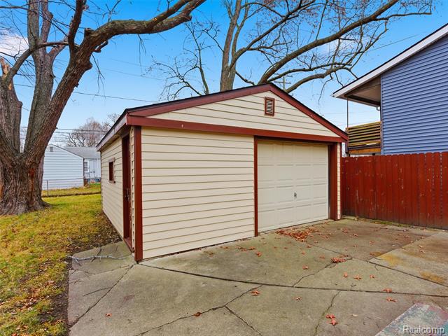 Builiding view seventeen for 1811 E Marshall, Ferndale, MI. 48220