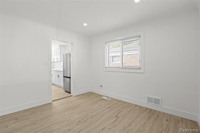 Builiding view eight for 13711 Courtland, Oak Park, MI. 48237