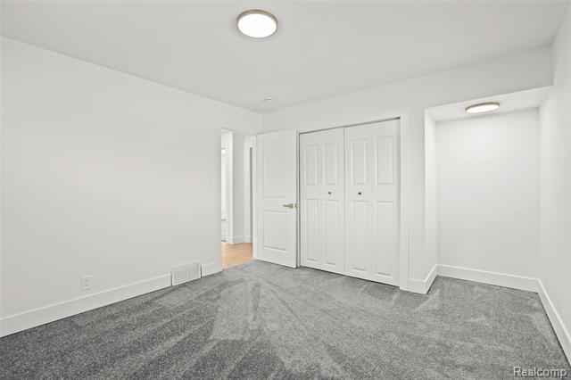 Builiding view fourteen for 13711 Courtland, Oak Park, MI. 48237