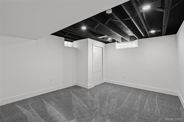 Builiding view nineteen for 13711 Courtland, Oak Park, MI. 48237