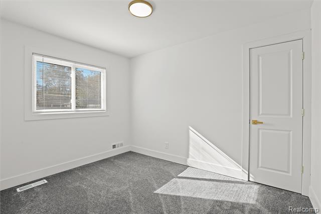 Builiding view sixteen for 13711 Courtland, Oak Park, MI. 48237