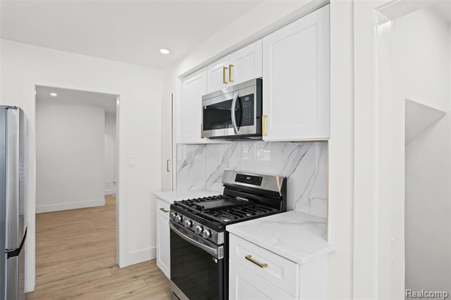 Builiding view twelve for 13711 Courtland, Oak Park, MI. 48237