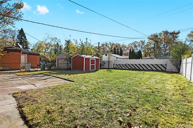 Builiding view twenty eight for 13711 Courtland, Oak Park, MI. 48237