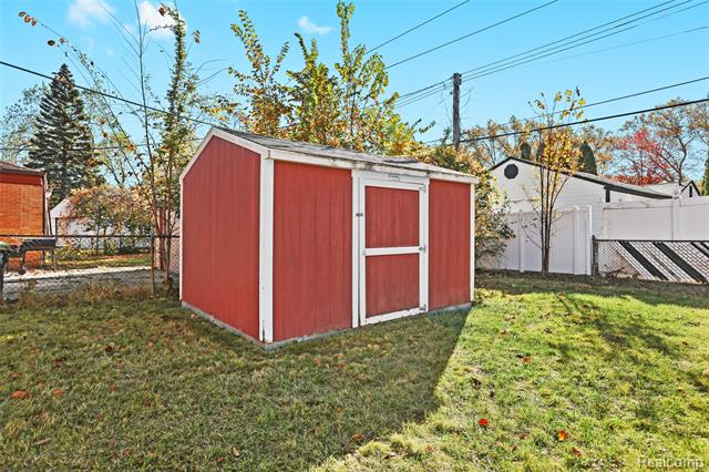 Builiding view twenty six for 13711 Courtland, Oak Park, MI. 48237