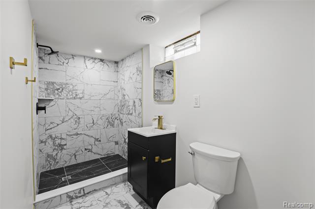 Builiding view twenty for 13711 Courtland, Oak Park, MI. 48237