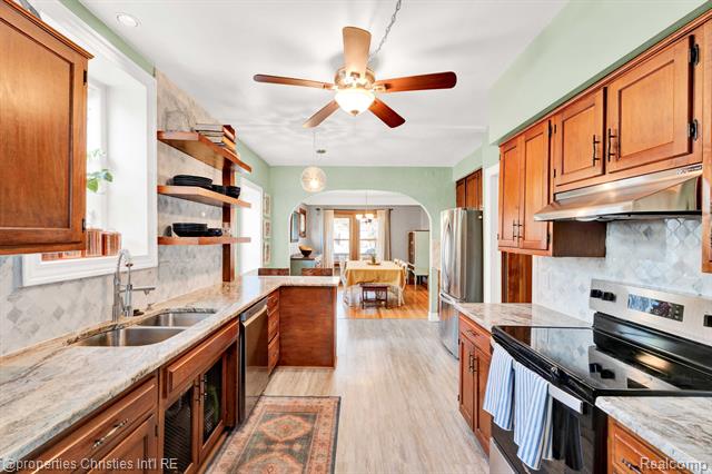 Builiding view sixteen for 22627 Brookdale, Farmington, MI. 48336