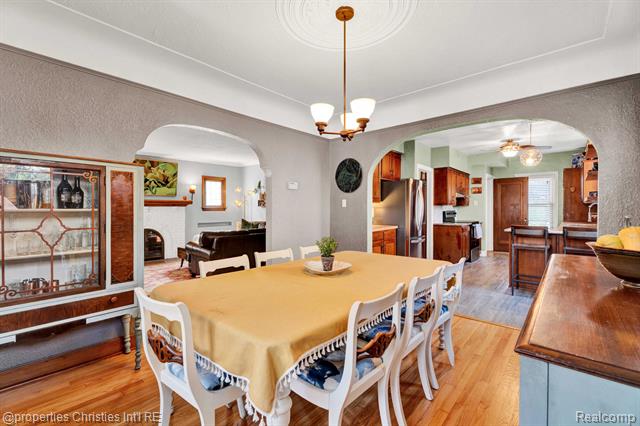 Builiding view ten for 22627 Brookdale, Farmington, MI. 48336