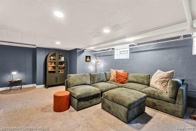 Builiding view thirty five for 22627 Brookdale, Farmington, MI. 48336