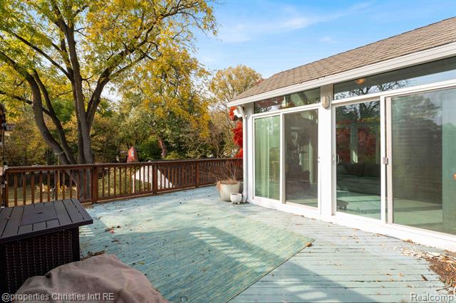 Builiding view twenty four for 22627 Brookdale, Farmington, MI. 48336