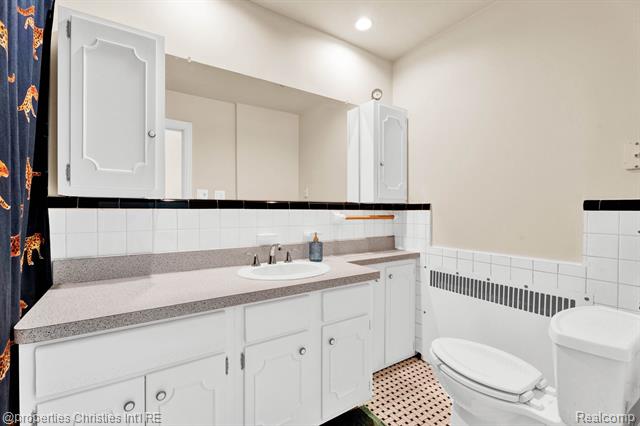 Builiding view twenty six for 22627 Brookdale, Farmington, MI. 48336