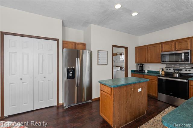 Builiding view fifteen for 2601 Dagner, Westland, MI. 48186