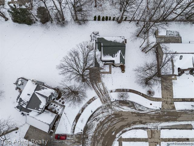 Builiding view fifty one for 2601 Dagner, Westland, MI. 48186