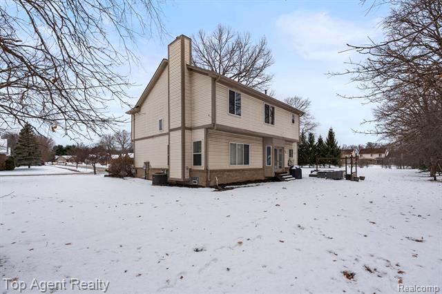 Builiding view forty three for 2601 Dagner, Westland, MI. 48186