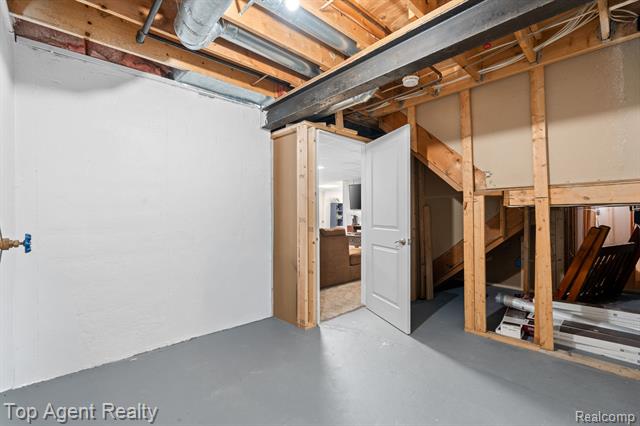 Builiding view forty for 2601 Dagner, Westland, MI. 48186