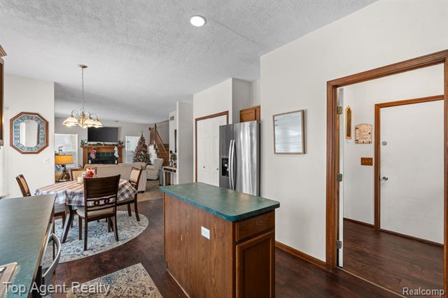 Builiding view seventeen for 2601 Dagner, Westland, MI. 48186