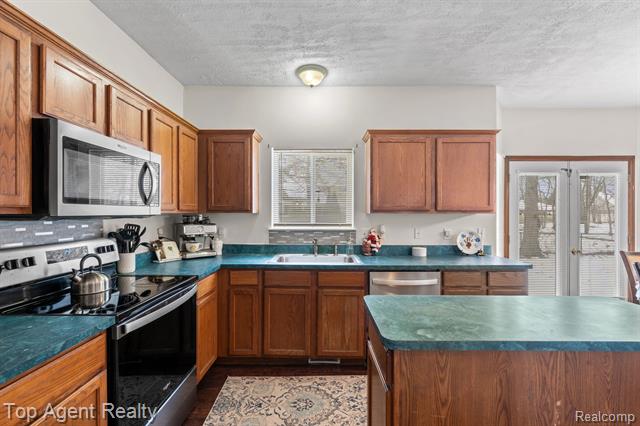 Builiding view sixteen for 2601 Dagner, Westland, MI. 48186