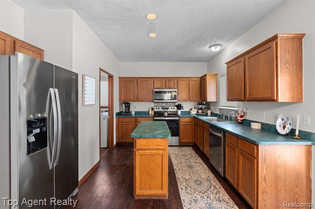 Builiding view thirteen for 2601 Dagner, Westland, MI. 48186