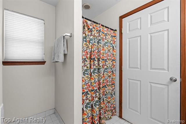 Builiding view thirty three for 2601 Dagner, Westland, MI. 48186