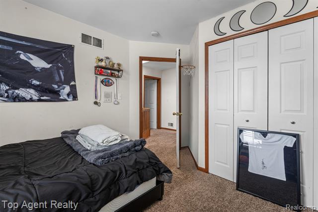 Builiding view twenty four for 2601 Dagner, Westland, MI. 48186