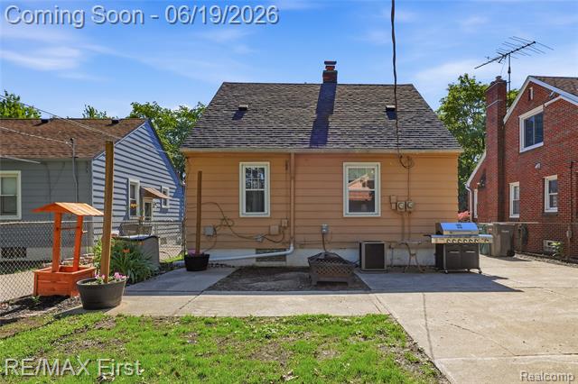 Builiding view thirty three for 3250 Alice, Dearborn, MI. 48124