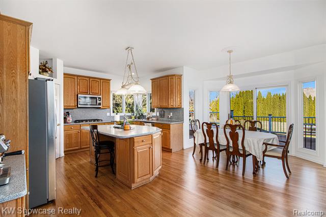 Builiding view eleven for 47266 White Pines, Novi, MI. 48374