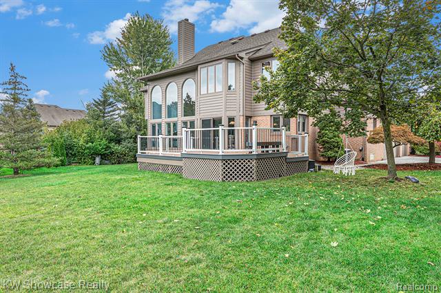 Builiding view forty for 47266 White Pines, Novi, MI. 48374