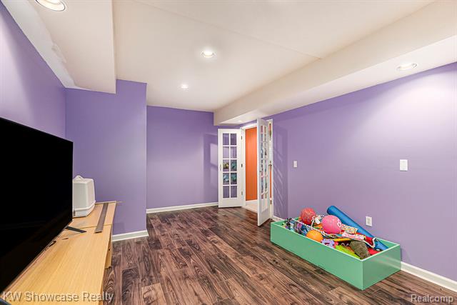 Builiding view thirty eight for 47266 White Pines, Novi, MI. 48374